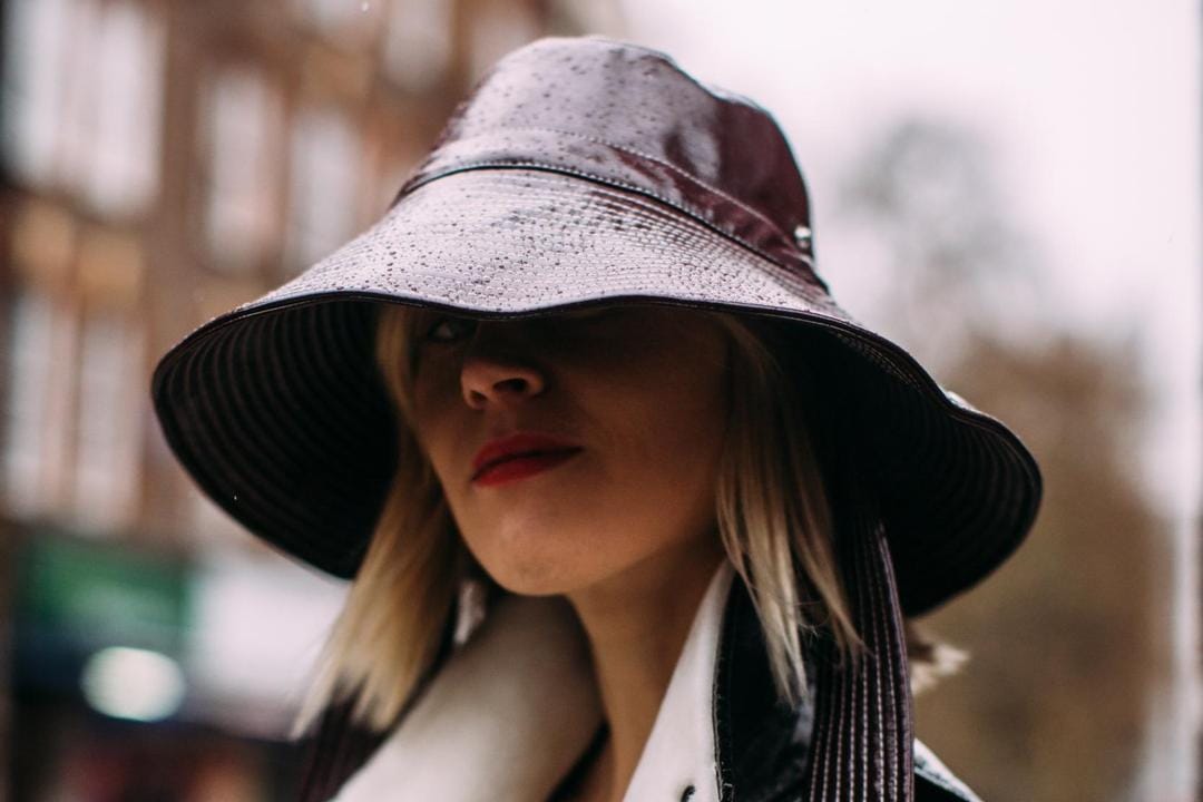 Supaya Bersih Sempurna, Begini Tips Mencuci Topi