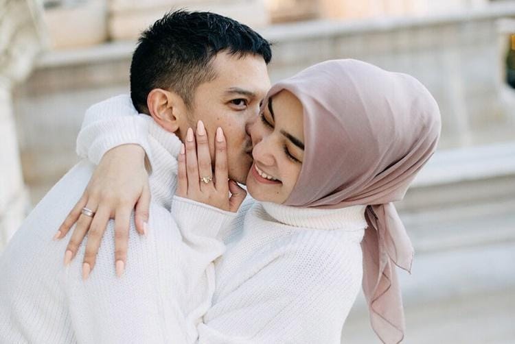 20 Pasangan Artis yang Jalani Ramadan Pertama Sebagai Suami Istri