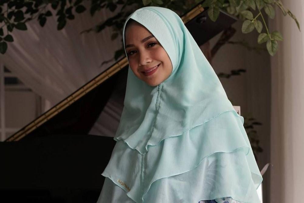 Potret Nagita Slavina Pakai Hijab, Cantiknya Beda!