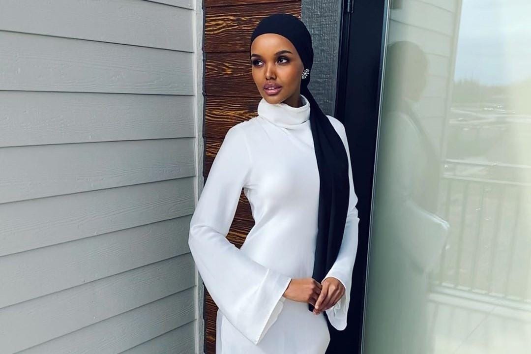 Gaya Keren Halima Aden, Bisa Jadi Inspirasi Hijab Selanjutnya!