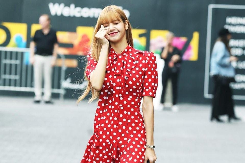 Gaya Lisa 'BLACKPINK' yang Bisa Kamu Tiru untuk 5 Hari Kedepan
