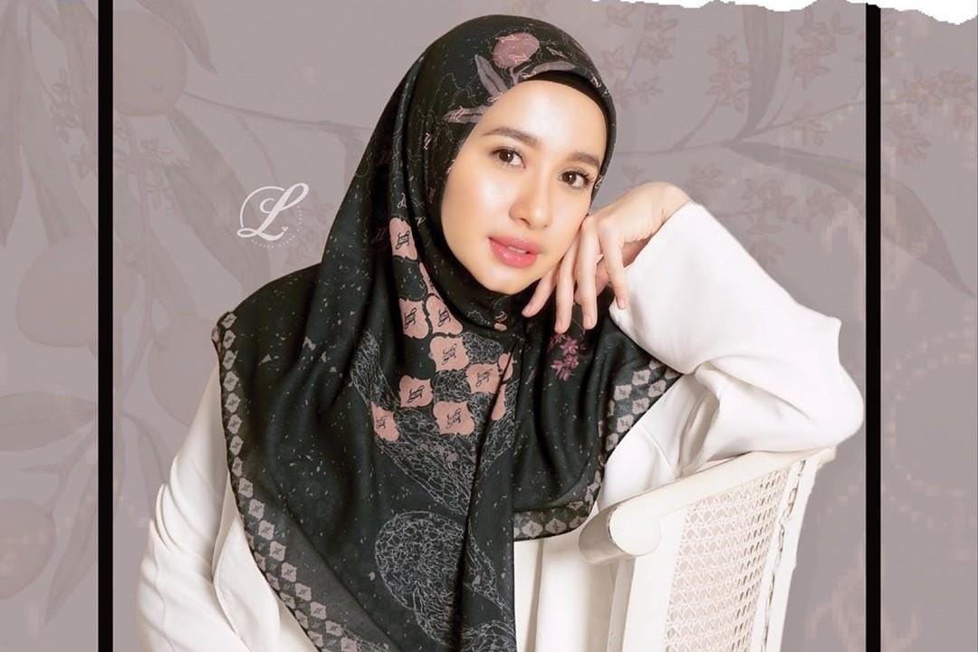Deretan Artis Indonesia yang Memiliki Brand Fashion Hijab