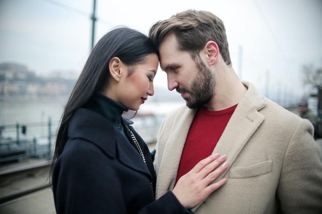Matrealistis? 5 Zodiak Ini Jatuh Cinta Pada Materi Pasangan
