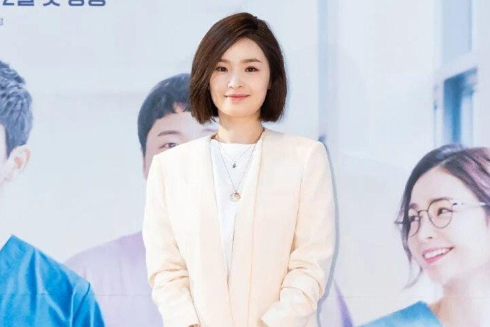9 Potret Jeon Mi Do, Dokter Imut di Kdrama Hospital Playlist