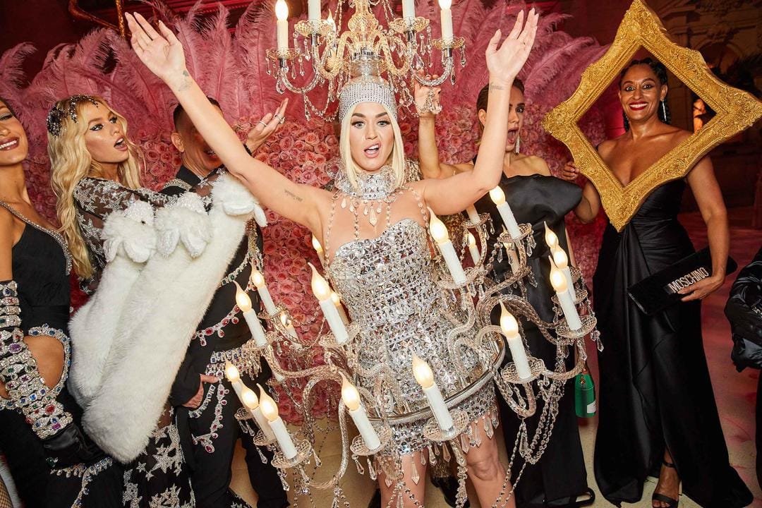 Katy Perry Bocorkan Look Met Gala 2020 Terbarunya, Hamil Tapi Seksi