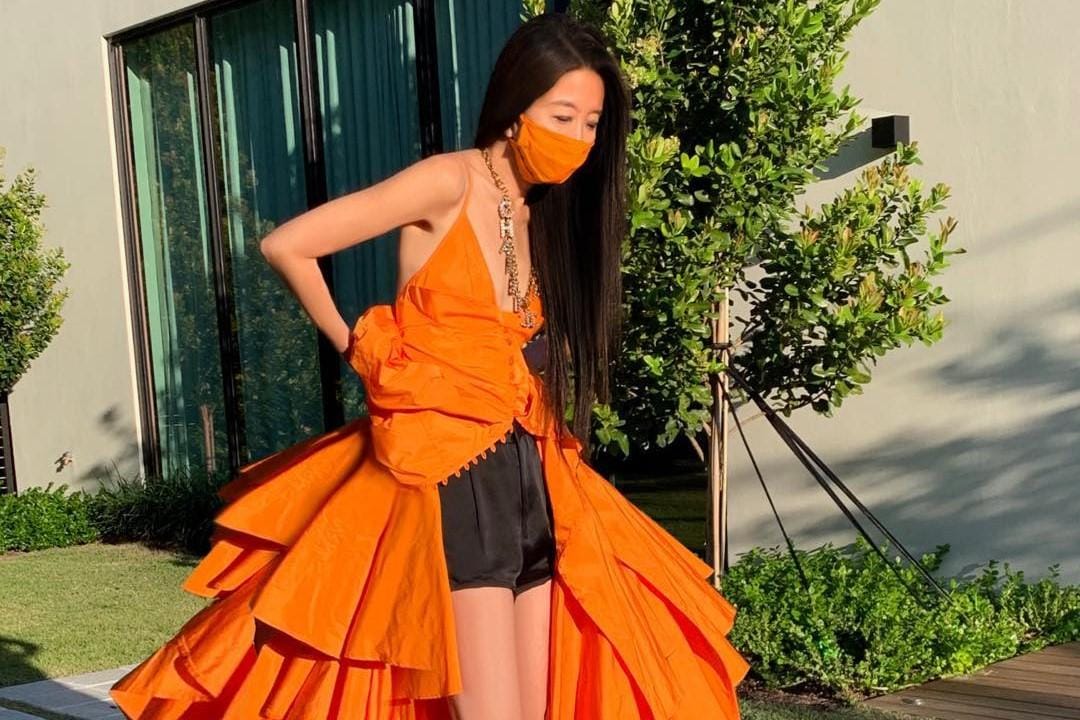 Contek Gaya Vera Wang, Desainer Umur 70 Tahun yang Kekinian Banget!