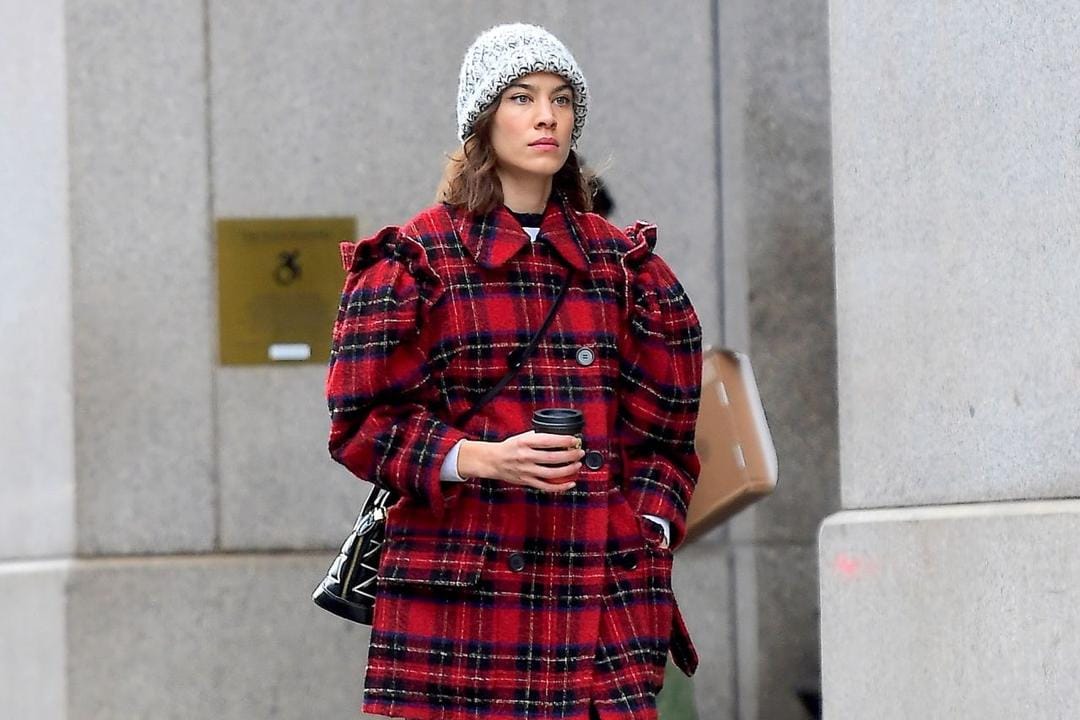 Tips Mix & Match Pakai Topi Layaknya Alexa Chung