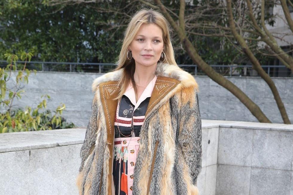Intip Gaya Street Style Kate Moss, Selalu Statement!