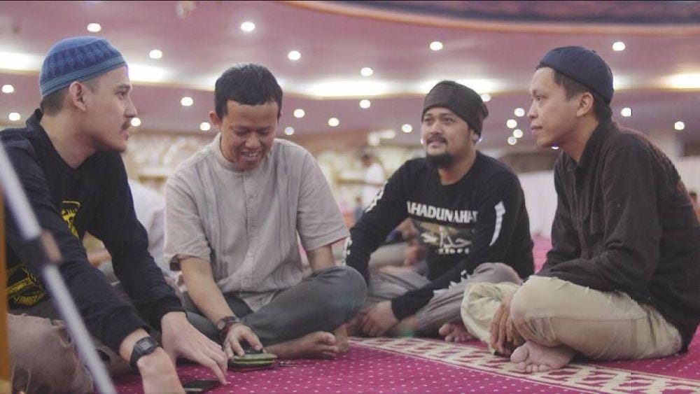 Instagram.com/beniadhiantoro