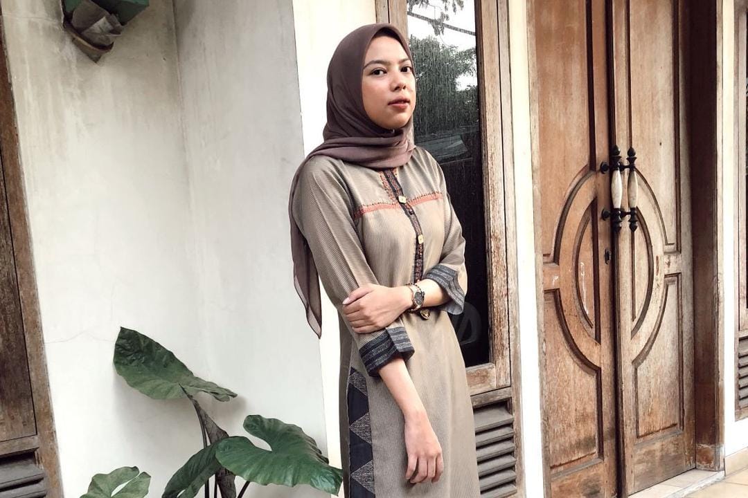 3 OOTD Lebaran yang Cocok Dipakai Saat di Rumah Aja, Mudah dan Modis!