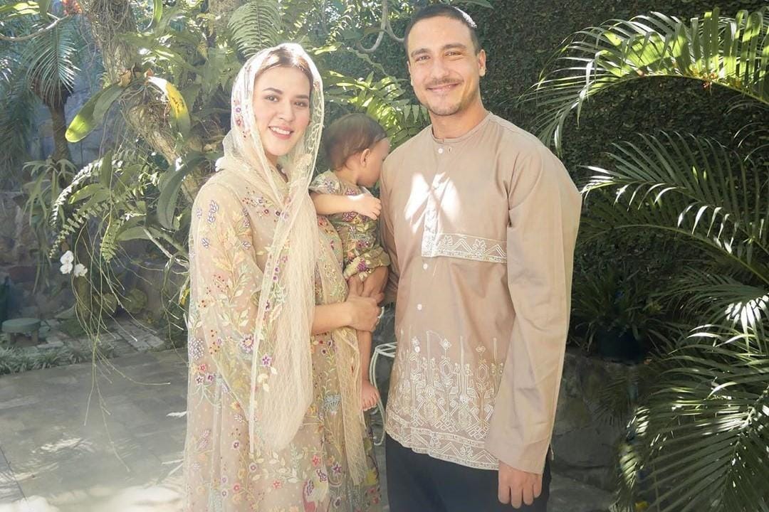 7 Baju Pilihan Artis Indonesia saat Rayakan Lebaran di Rumah Aja