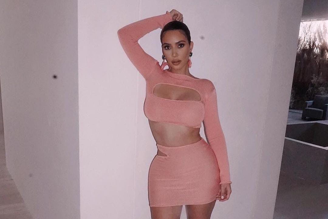 Deretan Baju Seksi Kim Kardashian West yang Bikin Salah Fokus!