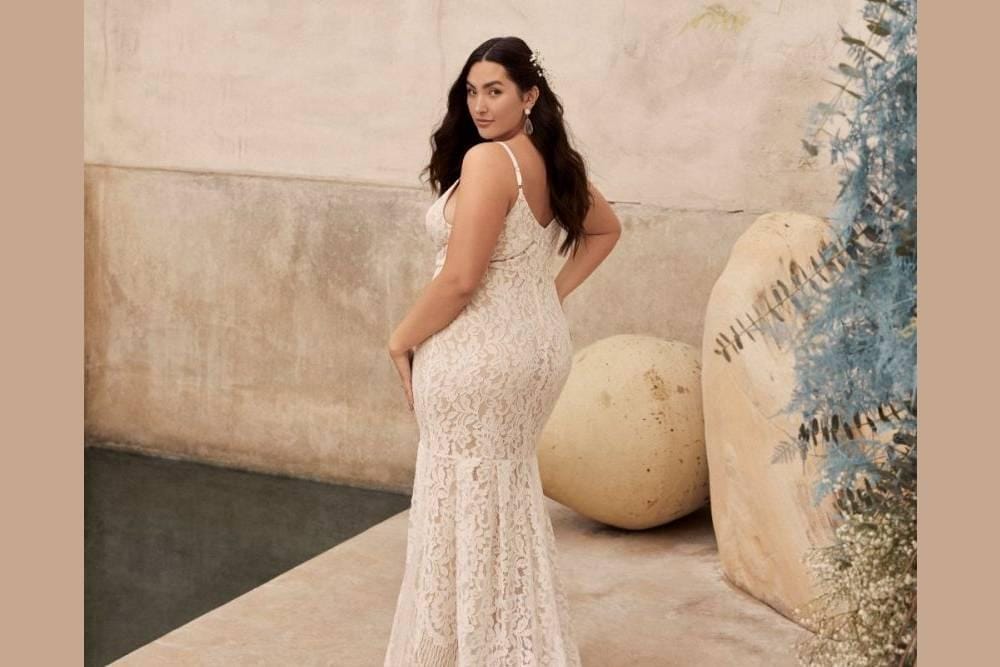 12 Inspirasi Baju Tunangan untuk Pemilik Tubuh Plus Size