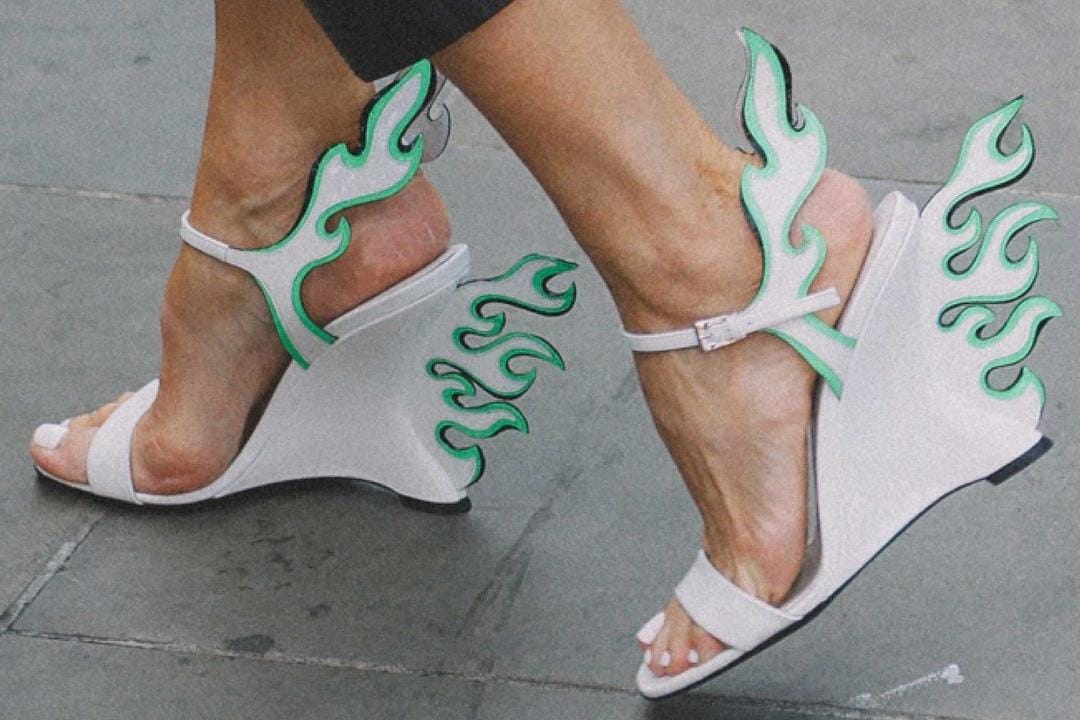 Tiru Yuk! Begini Cara Modis Pakai Sepatu Wedges
