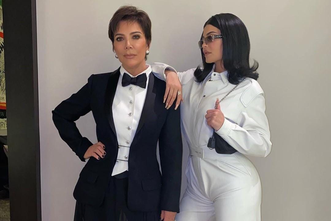 Gemar Berpakaian Mewah, Ini Gaya Kompak Kylie dan Kris Jenner
