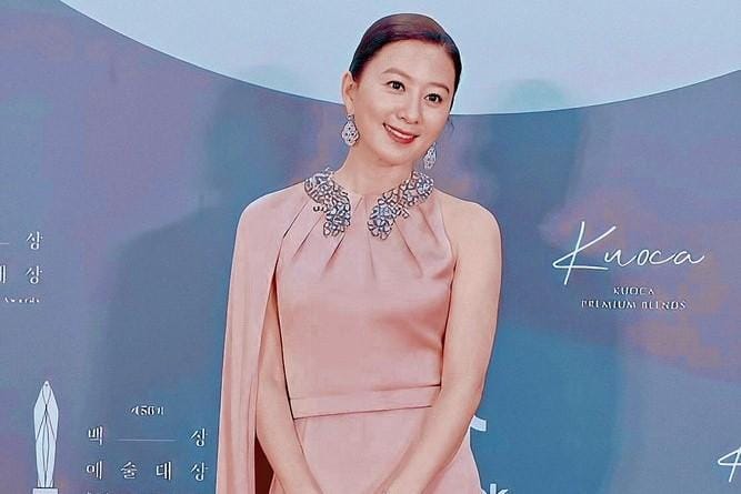 10 Gaun Terbaik Seleb Korea di Baeksang Arts Awards 2020
