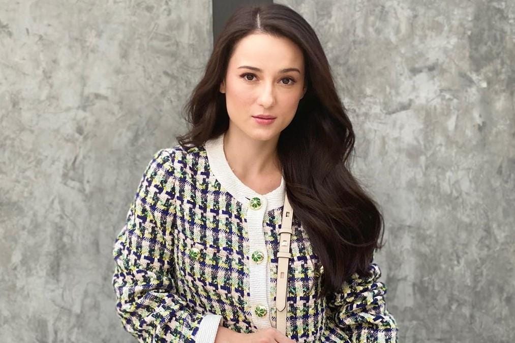 Walau Suka Main Film Action, Ini Bukti Julie Estelle Suka Gaya Feminin