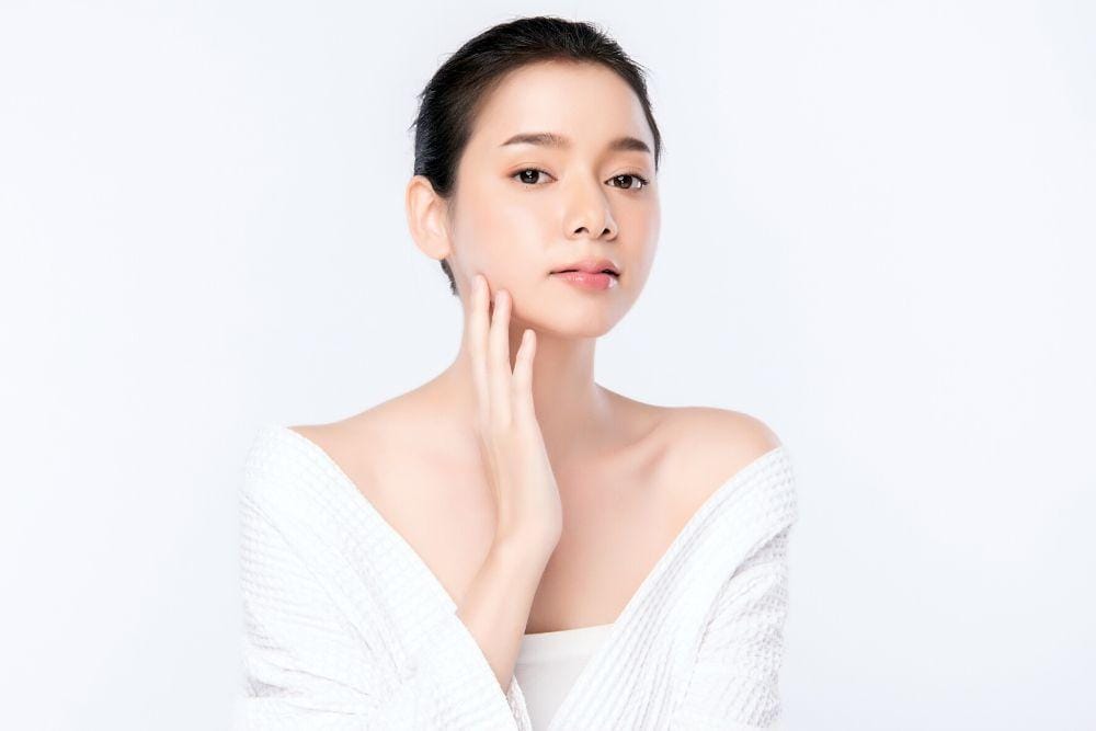 7 Rangkaian Skincare yang Cocok untuk Kulit Sensitif