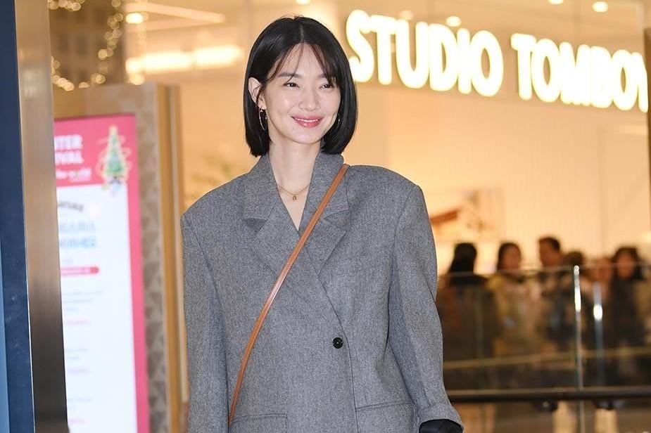 Intip Gaya Effortless a La Shin Min Ah, Tetap Keren!