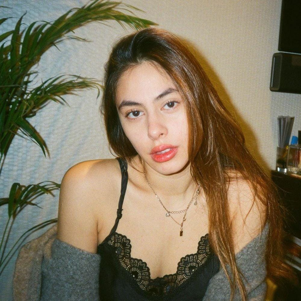 Instagram.com/valerieethomas