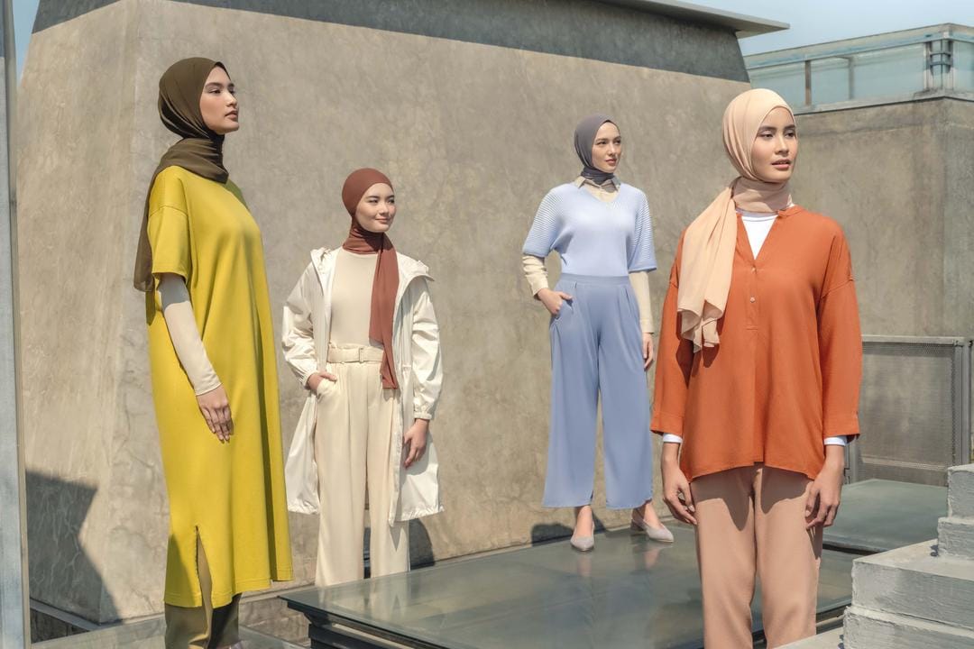 Gaya Hijab Minimalis dari UNIQLO MODEST WEAR MANUAL Styled by Ayudia C