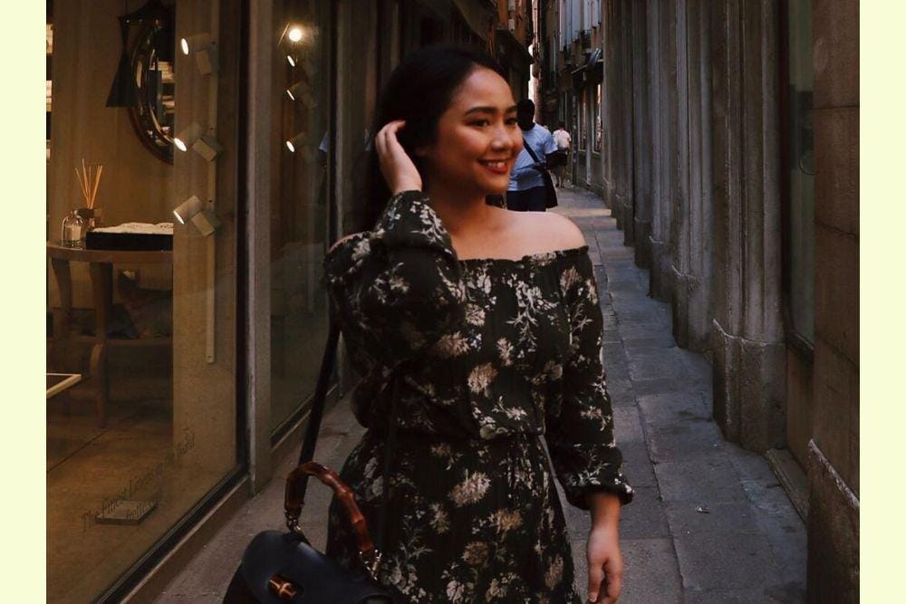 Senyumnya Bikin Meleleh, Yuk Intip Pesona Seleb Bergigi Gingsul