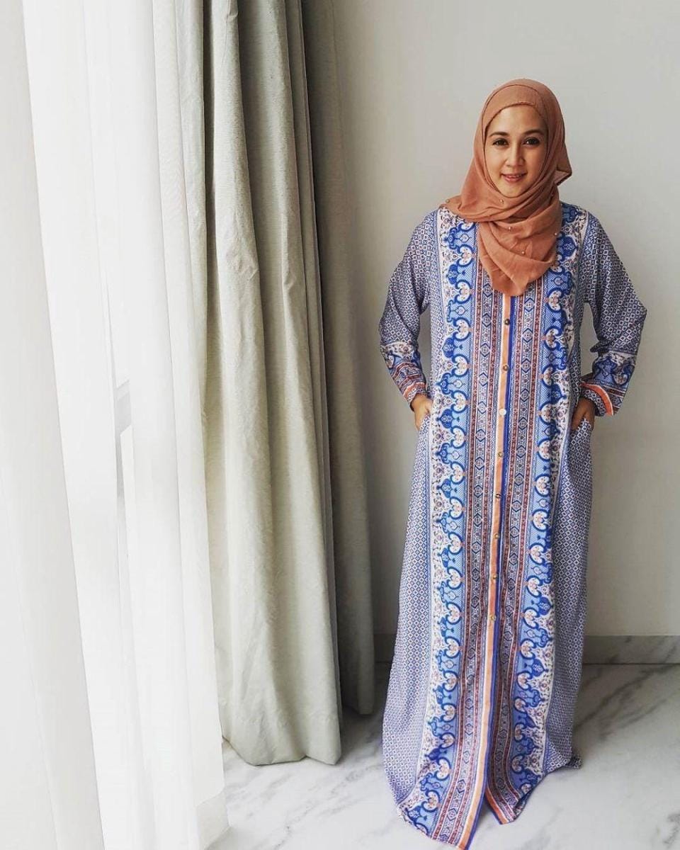 instagram.com/dina.lorenzaa