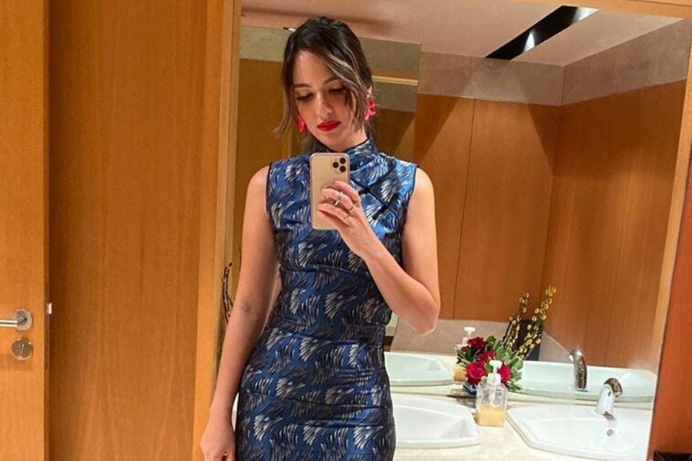 Bikin Salfok, Ini Deretan Gaya Seleb Lakukan Mirror Selfie! 
