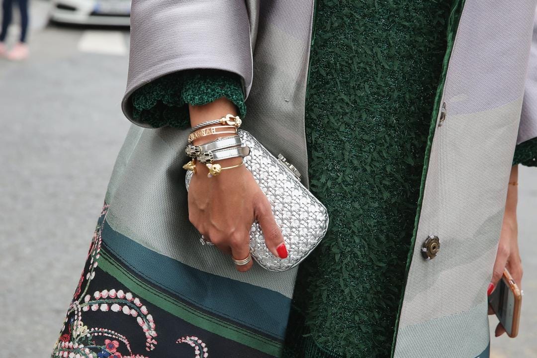 Formal hingga Kasual, Ini Tips Padu-padan Dress dan Clutch