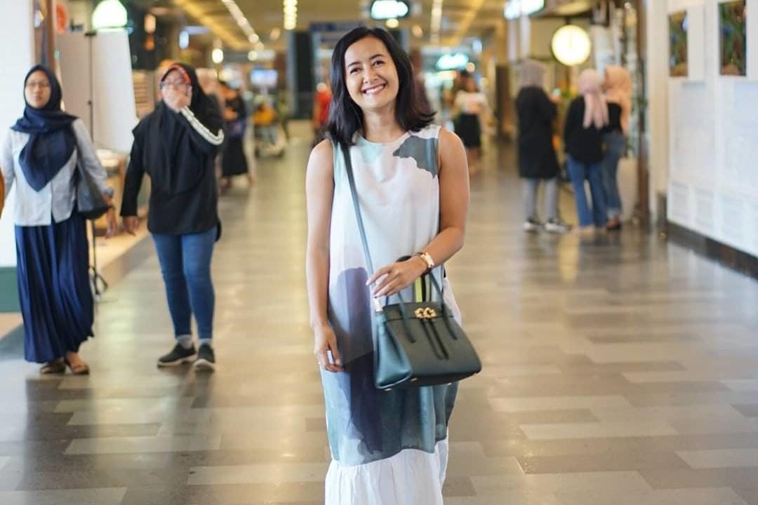 Gaya Modis Widi Mulia Pakai Brand Lokal, Plus Bocoran Brand-nya!