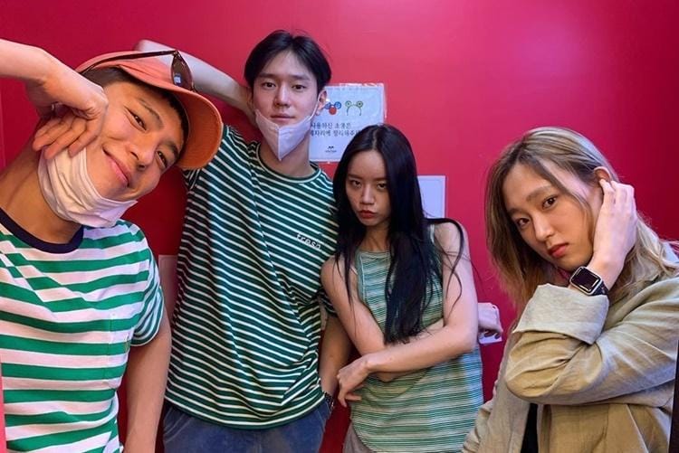 Lepas Rindu, Intip Deretan Foto Reuni Pemain KDrama "Reply 1988"