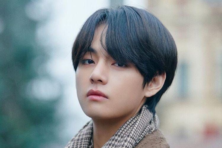 V BTS Disebut Jadi Lelaki Tertampan, Ini Analisa Dokter Bedah Plastik