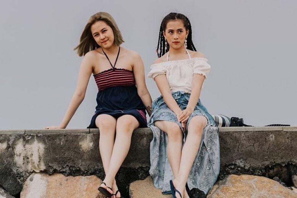 Bak Anak Kembar, Ini Adu Riasan Zara Adhisty vs Si Kakak