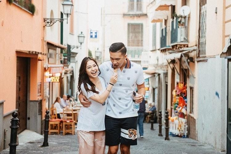 Sering Liburan Bersama, Ini Gaya Mesra Nikita Willy dan Calon Suami