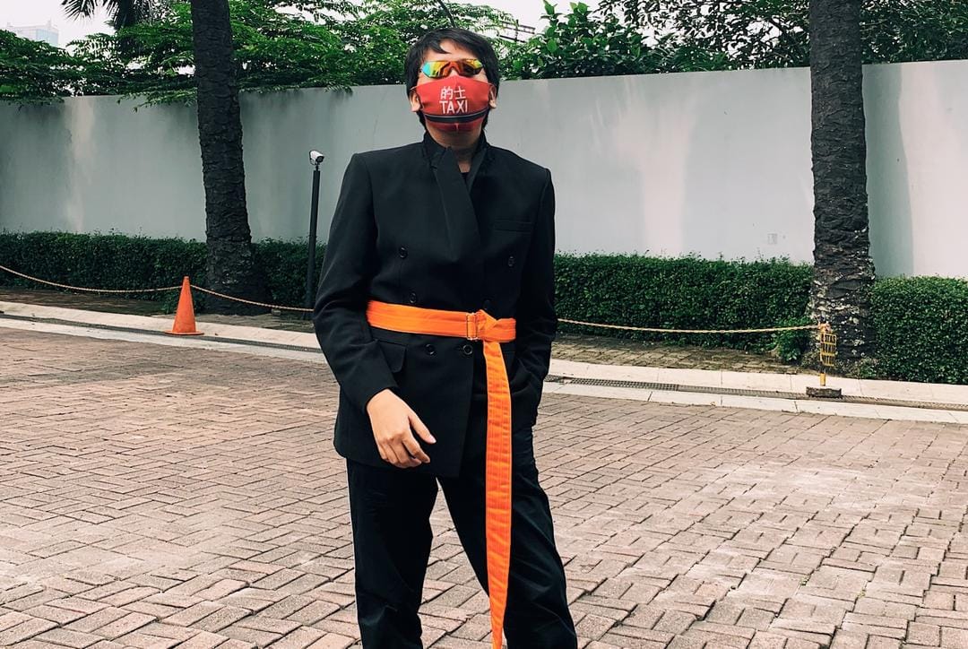 Hari Pertama Masuk Kantor, Ini OOTD New Normal Kita!