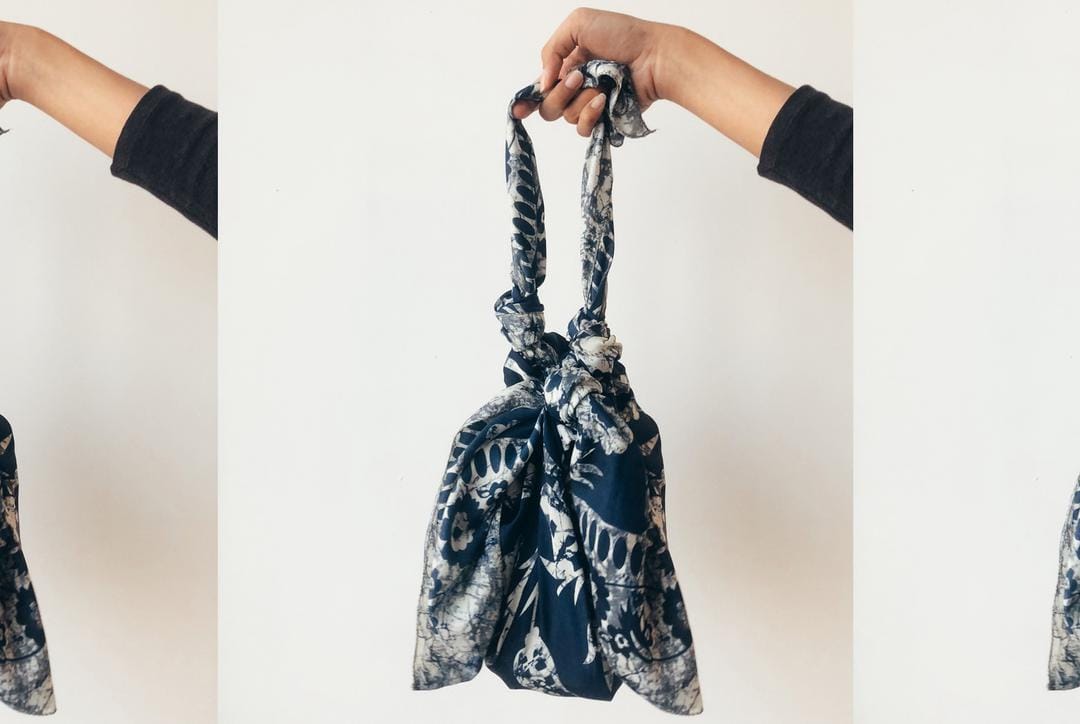 DIY Buat Tas dari Scarf, Bangga sama Buatan Sendiri Deh!