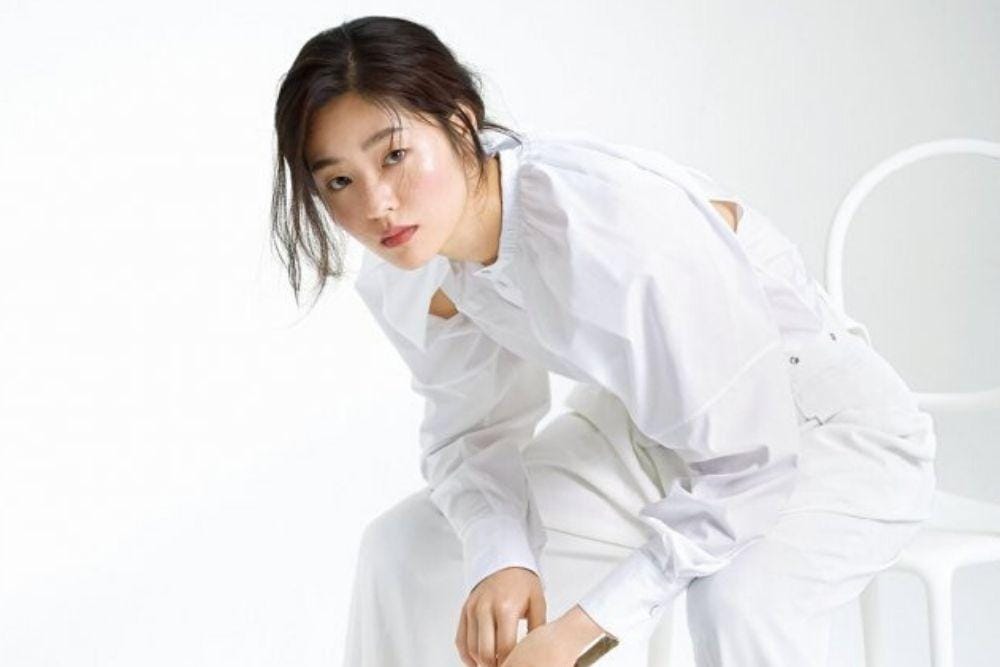Dikabarkan Jadi Lawan Main Song Joong Ki, Ini 7 Potret Jeon Yeo Bin!