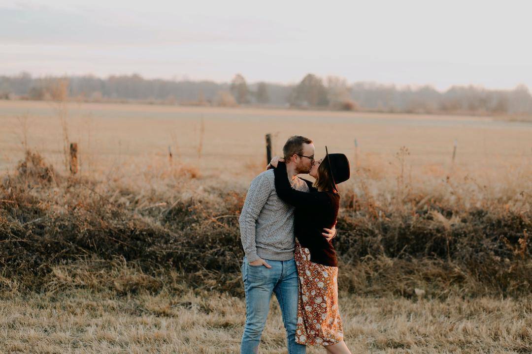 https://www.pexels.com/@mena-fox-1724162