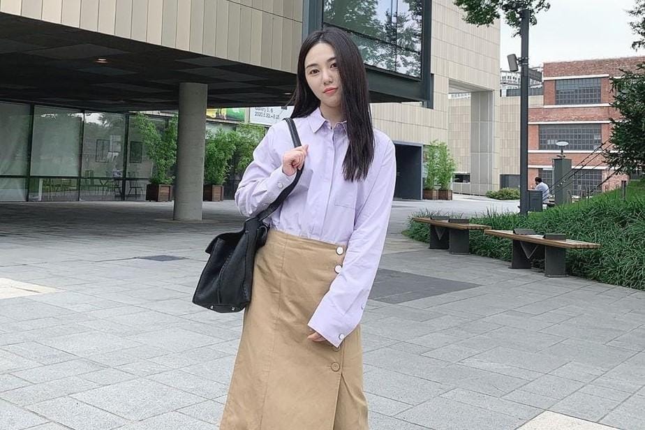 Gemar OOTD yang Minimalis, Ini Pesona Mina eks AOA