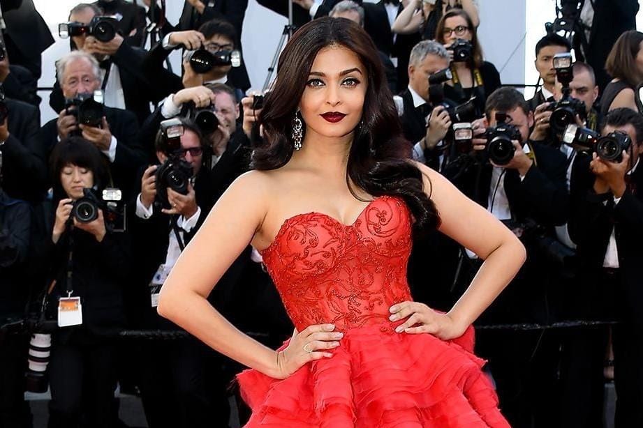 Perubahan Gaya Seksi Aishwarya Rai Bachchan dari Masa ke Masa
