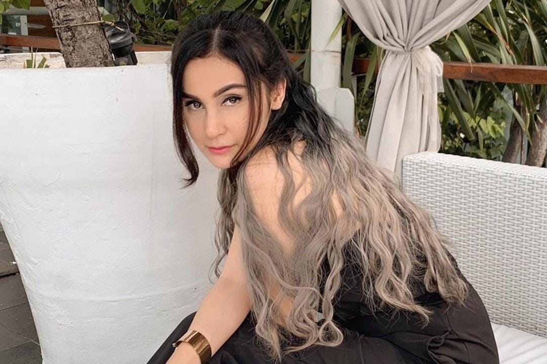 Intip Pesona Vicy Melanie, Calon Istri Kevin Aprilio yang Seksi!