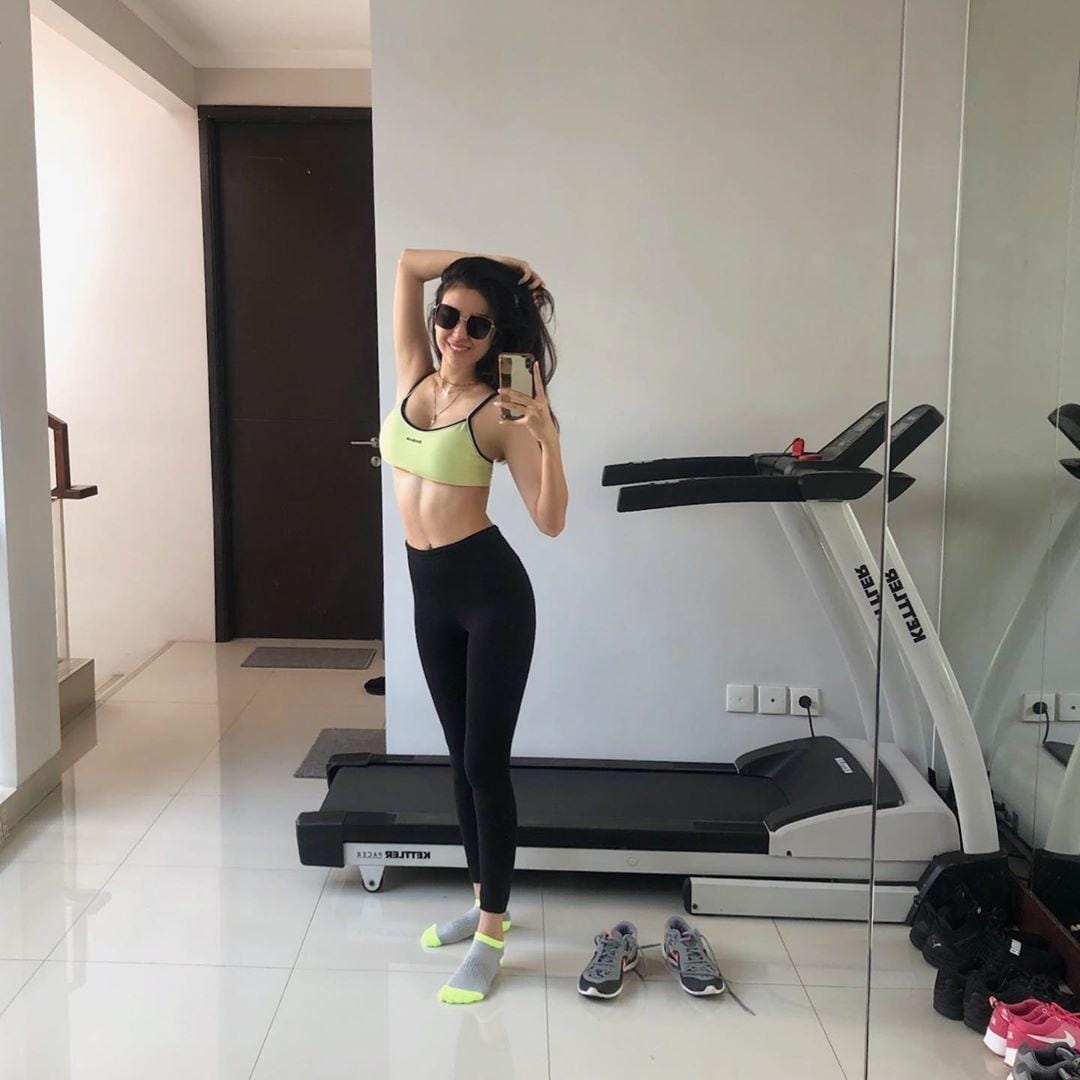 Instagram.com/vicymelanie