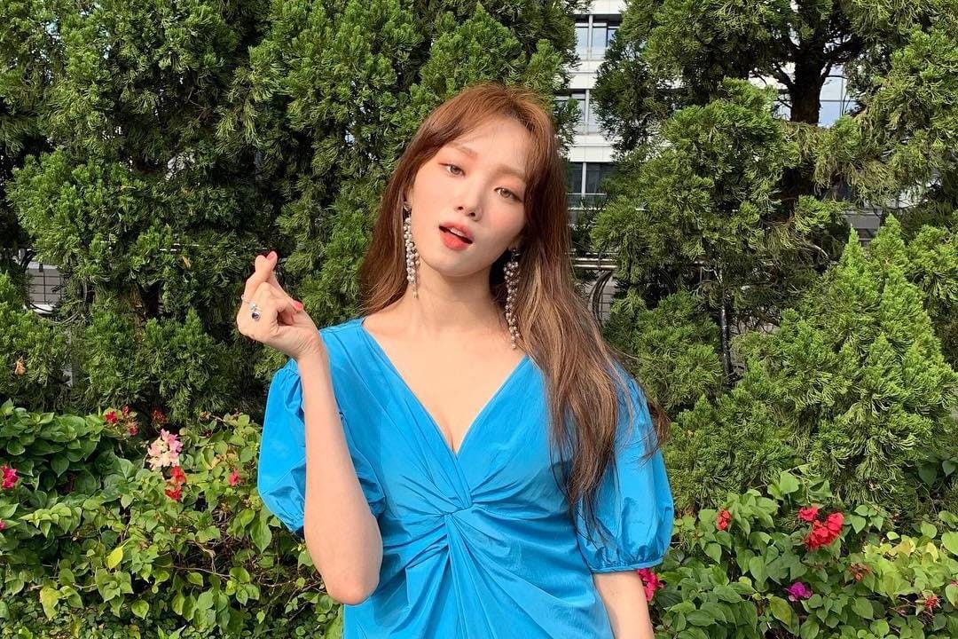 Deretan OOTD Keren Andalan Lee Sung Kyung yang Bisa Kamu Tiru