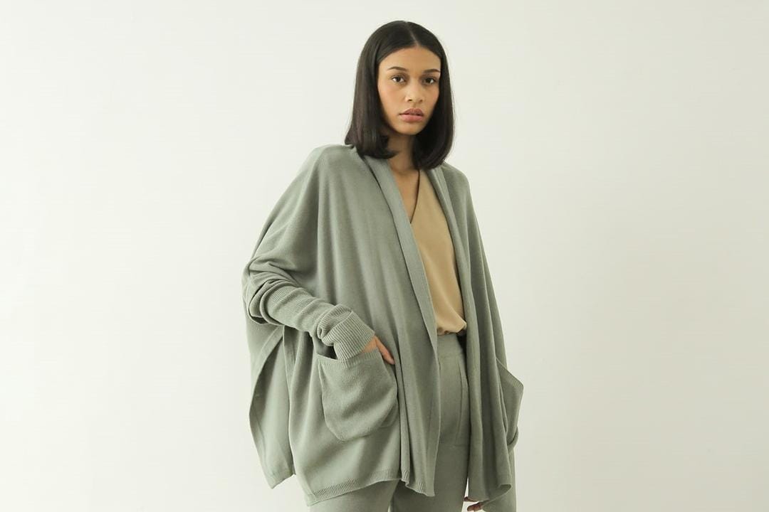 #PopbelaOOTD: Anti Panas, Kamu Bisa Andalkan Cardigan Ini!