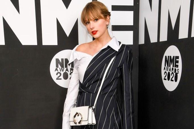 Lebih dari 15 Tahun Bermusik, Gaya Terbaik Taylor Swift di Red Carpet