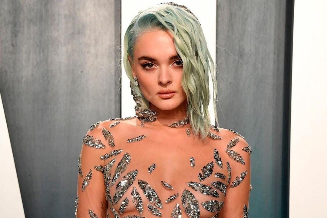 Intip Gaya Charlotte Lawrence, Mantan Charlie Puth yang Seksi Banget!