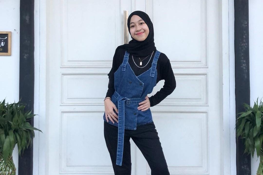 Gaya Adiba Khanza, Putri Alm Ustad Uje yang Tenar di Sosmed