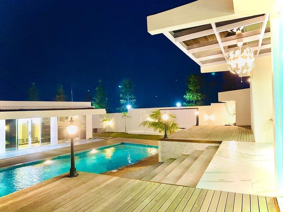 Instagram.com/apriljasmine85