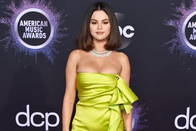 Intip Sepatu Nyentrik Selena Gomez di Karpet Merah, Branded Semua!