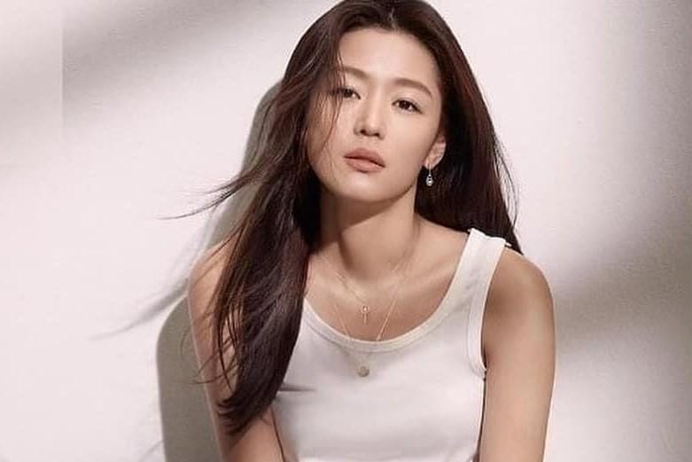 Dapat Julukan 'Ratu Ciuman', Begini Gaya Seksi Jun Ji Hyun